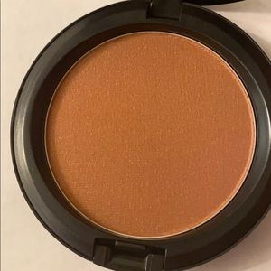 Mac Bronzing Powder Bronze color